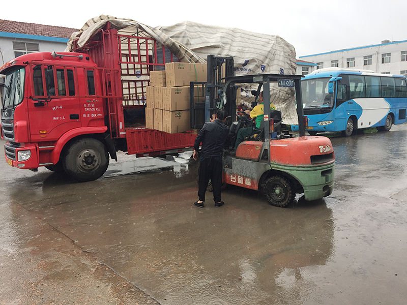 青島除塵器生產(chǎn)廠家最新濾筒式除塵器設備發(fā)貨