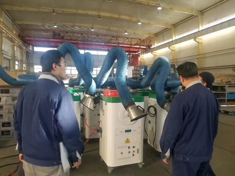 移動(dòng)式焊接煙塵凈化器，深受廣大工業(yè)車間的青睞！  