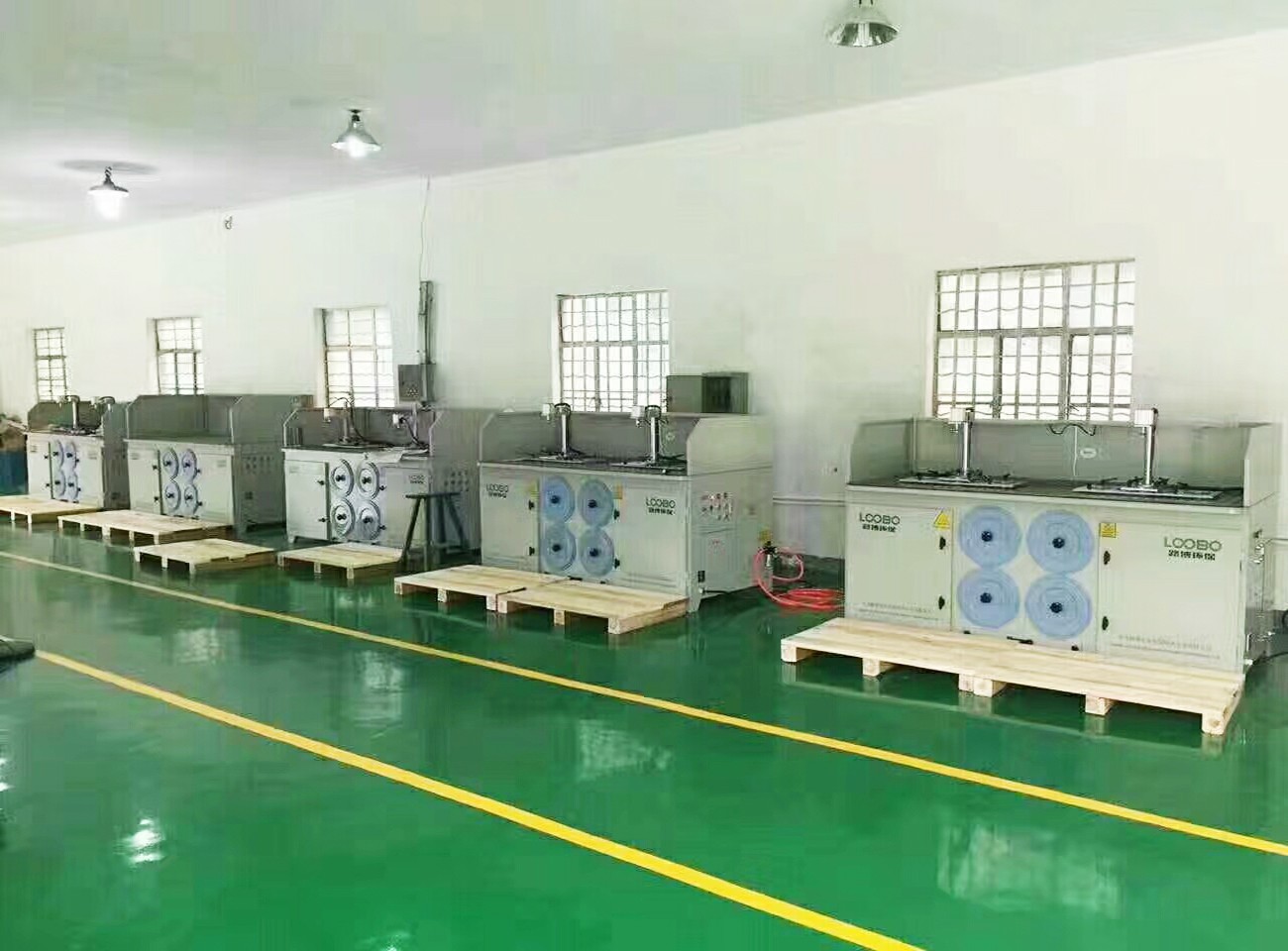 打磨除塵工作臺(tái)：提升生產(chǎn)效率與工人健康的雙重保障 (2).jpg